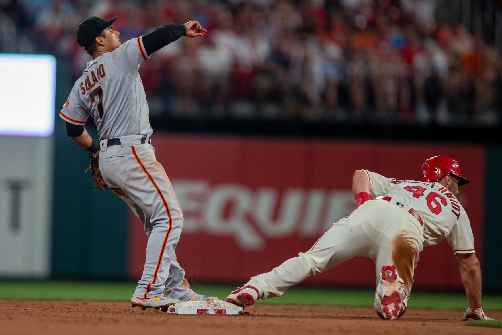 Cardinals try to even up series against Giants